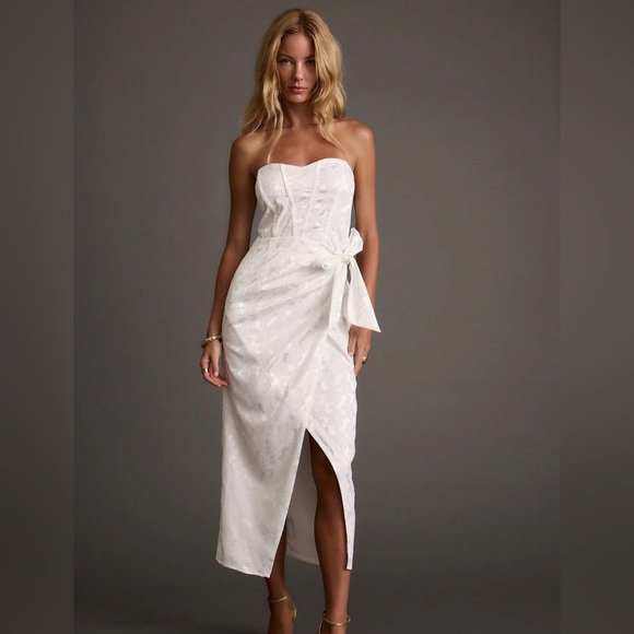 12th Tribe Dresses & Skirts - 12th Tribe White Floral Strapless Dress
